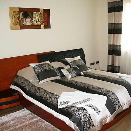 Hotel For You Pabianice Buitenkant foto