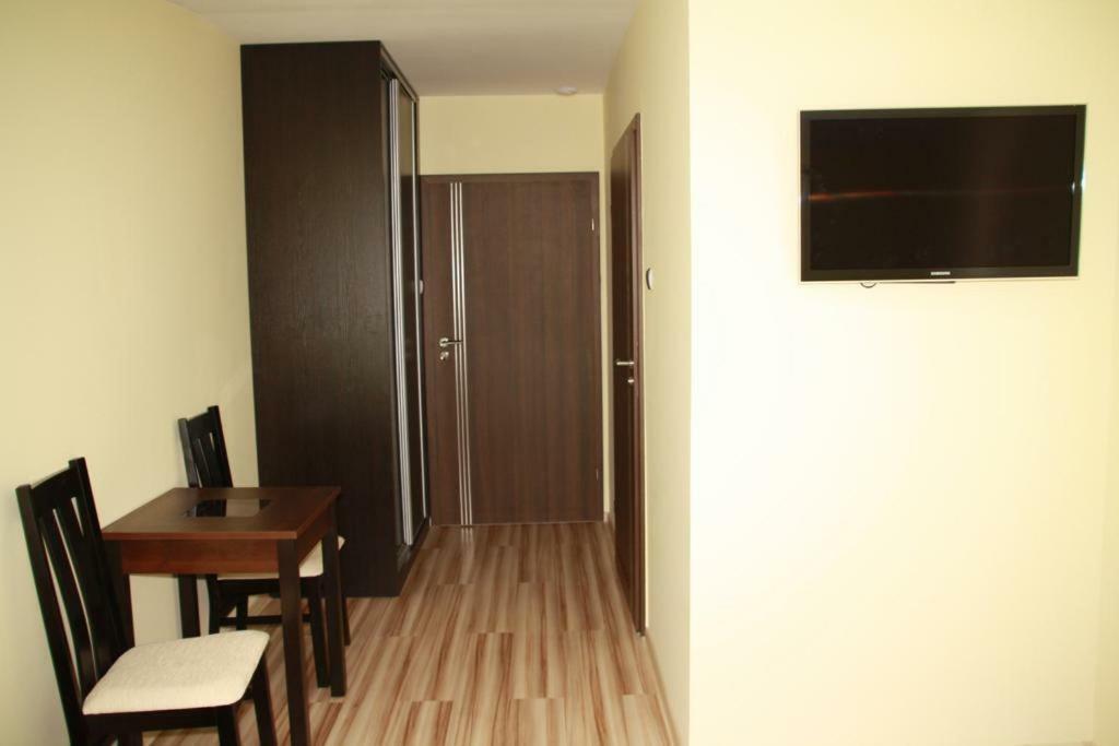 Hotel For You Pabianice Buitenkant foto